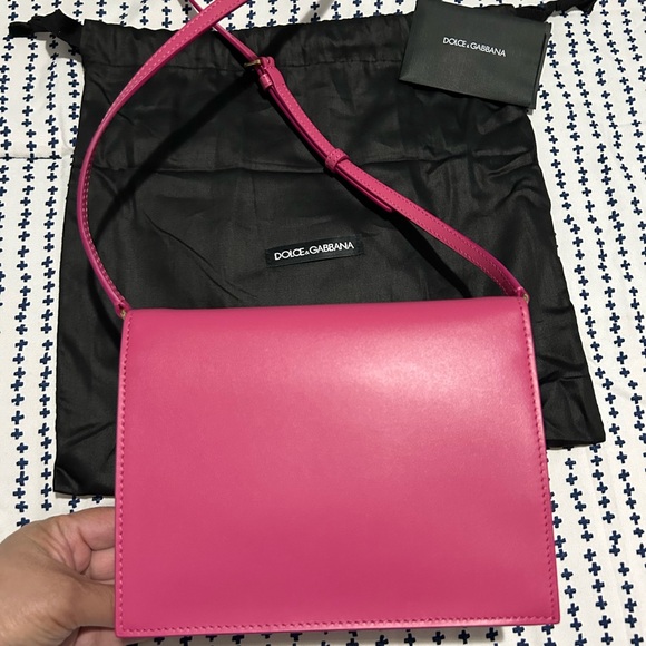 Dolce & Gabbana
DG Logo Flap Leather Shoulder Bag - Picture 5 of 5